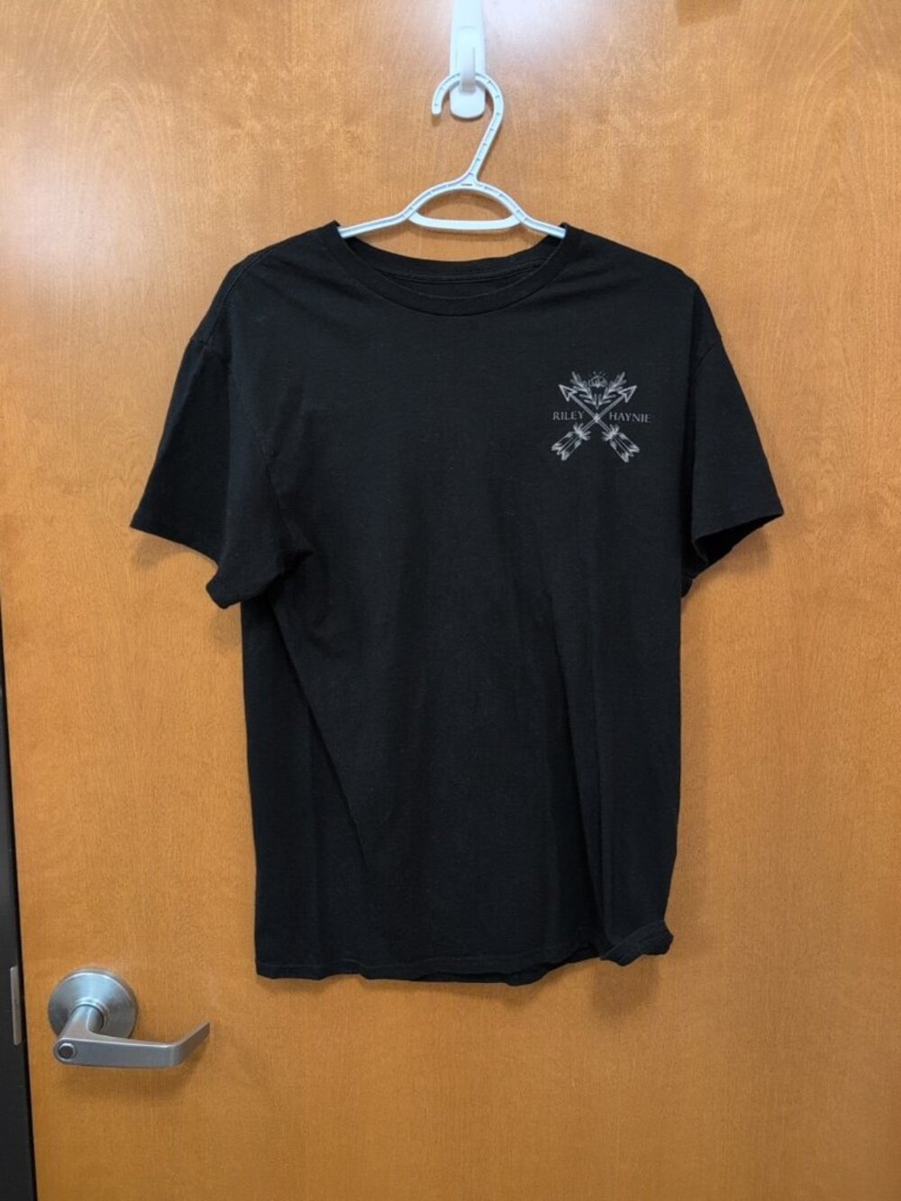 Unbranded Shirt Mens L‎ Black Short Sleeve Tee Riley Haynie Graphic Front